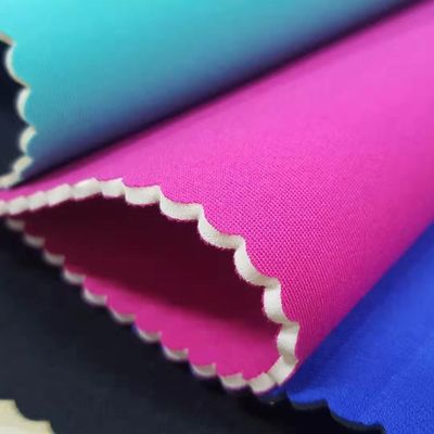 0.5mm Strona Gumowa Neopren Spandex Tkanina wodoodporna dla tkaniny / torebki, ultracienkie, elastyczne tkaniny, wodoodporne i termoizolacyjne, tkaniny zewnętrzne
